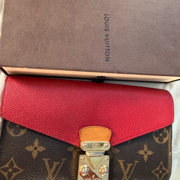 Preloved Authentic LV Pallas Wallet - Picture 3 of 7